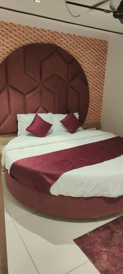 Prime View Hotel Ahmedabad Bagian luar foto