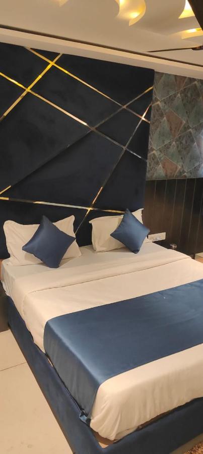 Prime View Hotel Ahmedabad Bagian luar foto