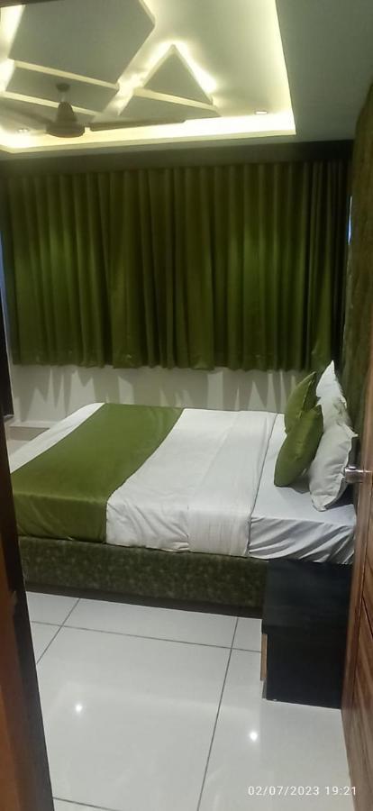Prime View Hotel Ahmedabad Bagian luar foto