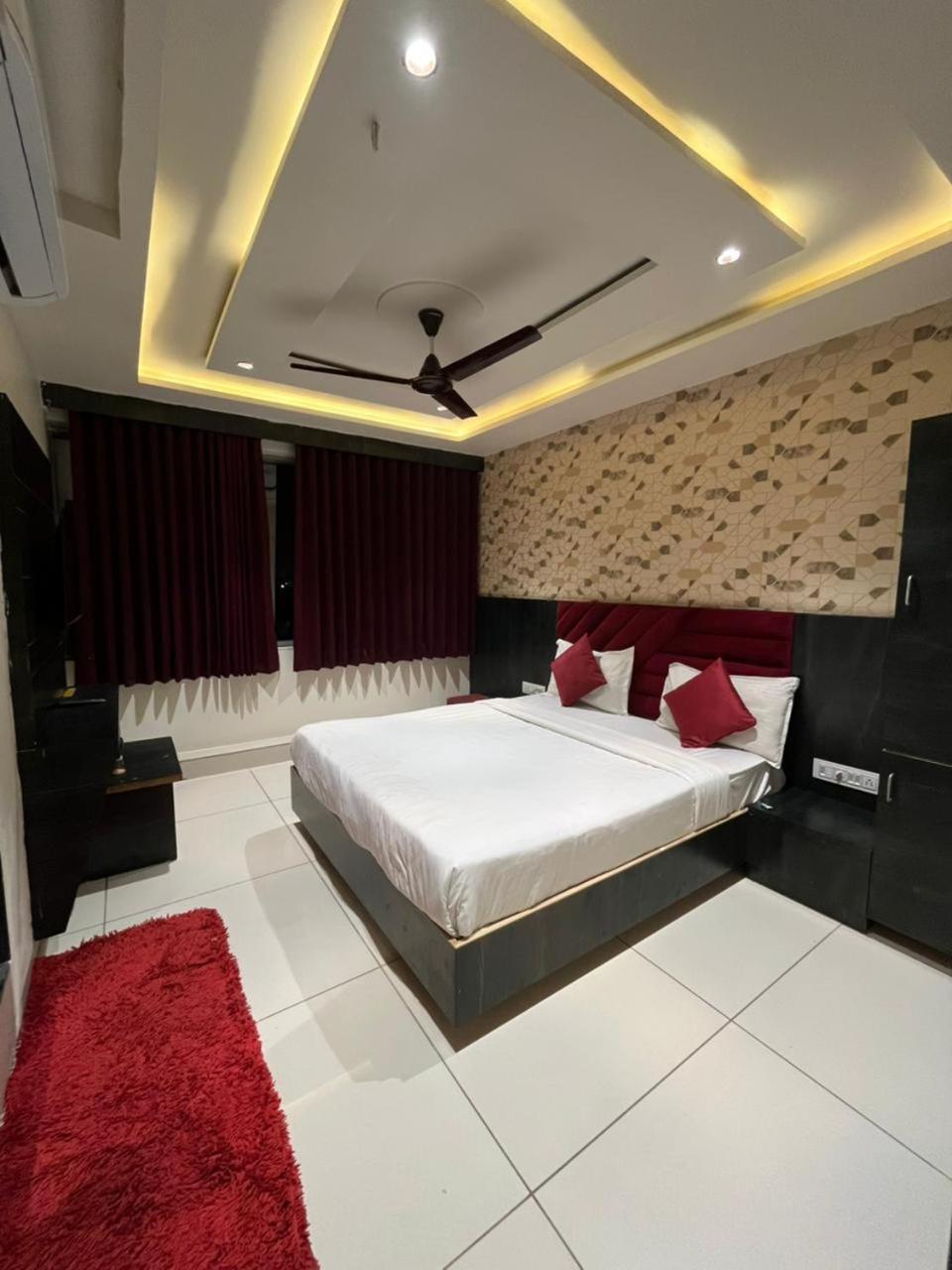Prime View Hotel Ahmedabad Ruang foto