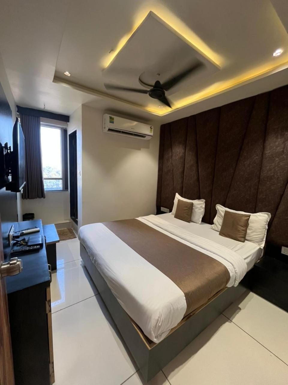 Prime View Hotel Ahmedabad Ruang foto