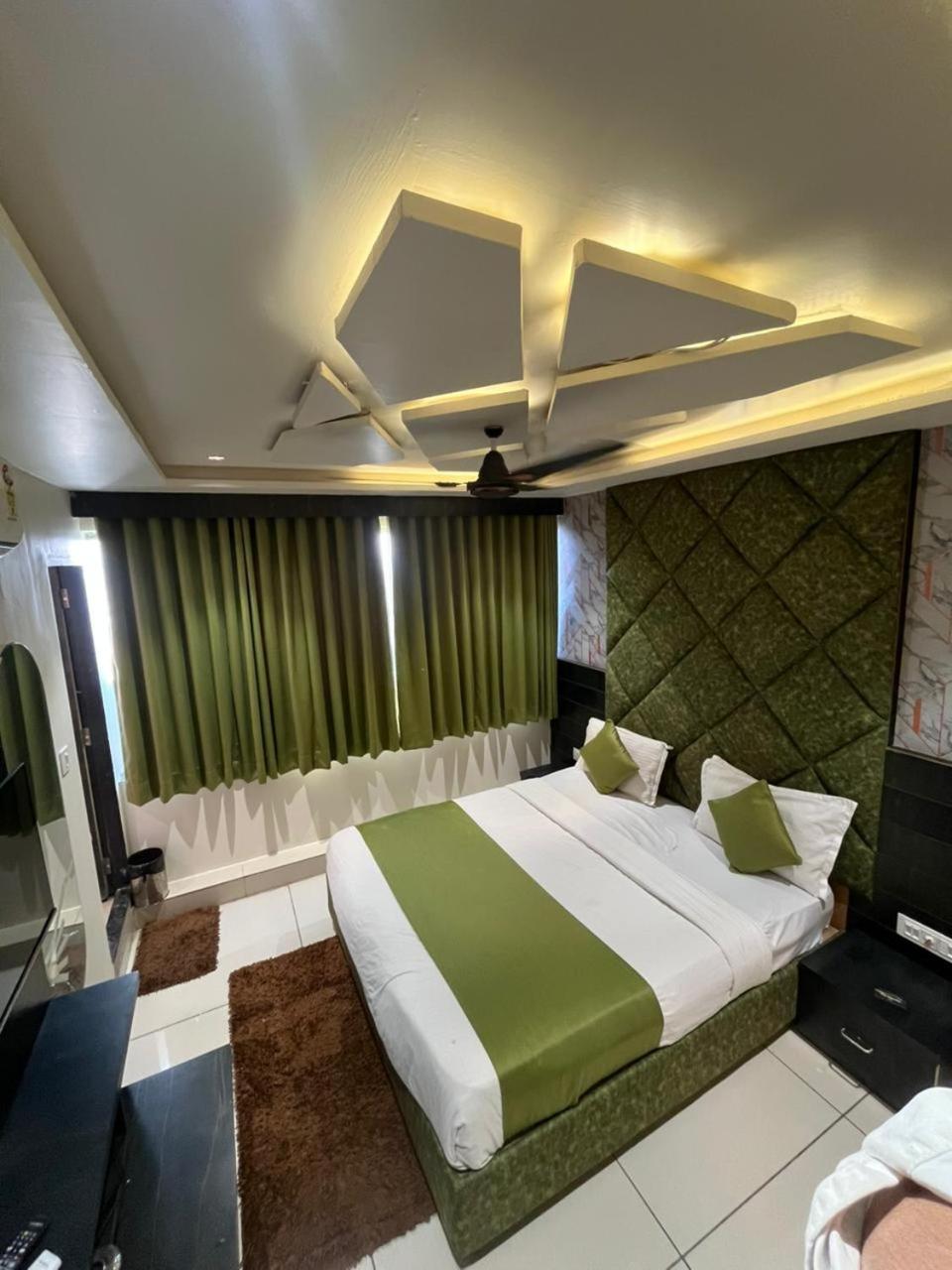Prime View Hotel Ahmedabad Ruang foto