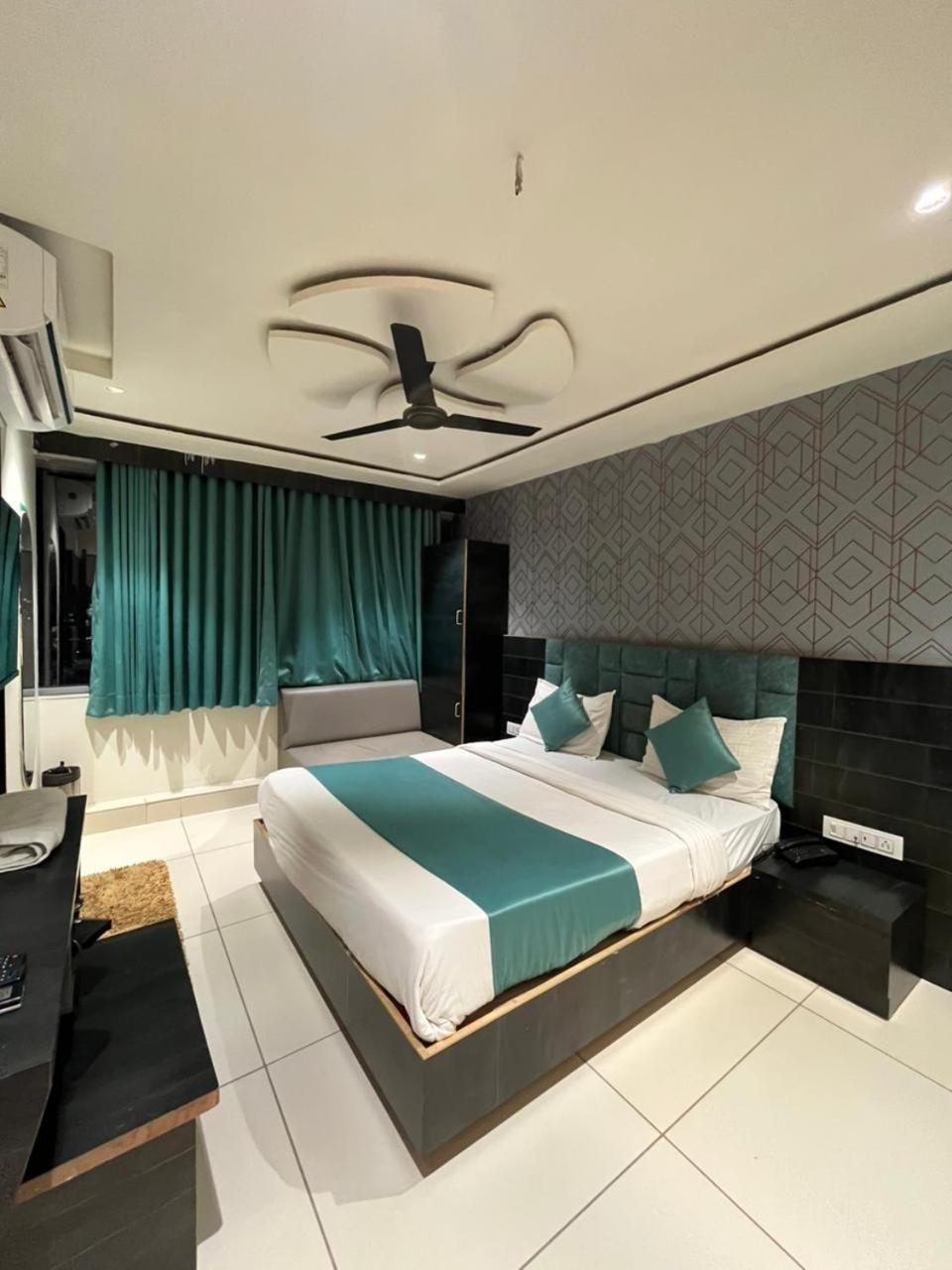 Prime View Hotel Ahmedabad Ruang foto