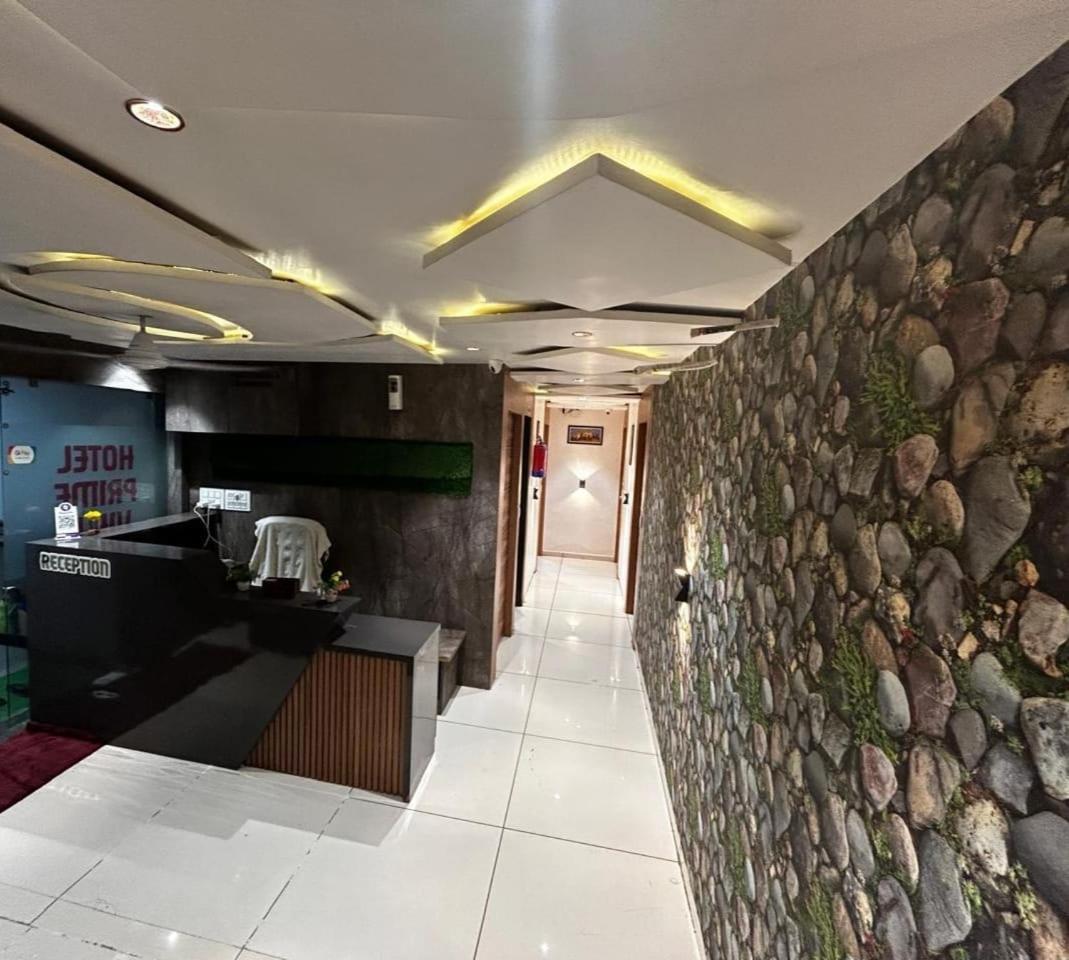 Prime View Hotel Ahmedabad Bagian luar foto
