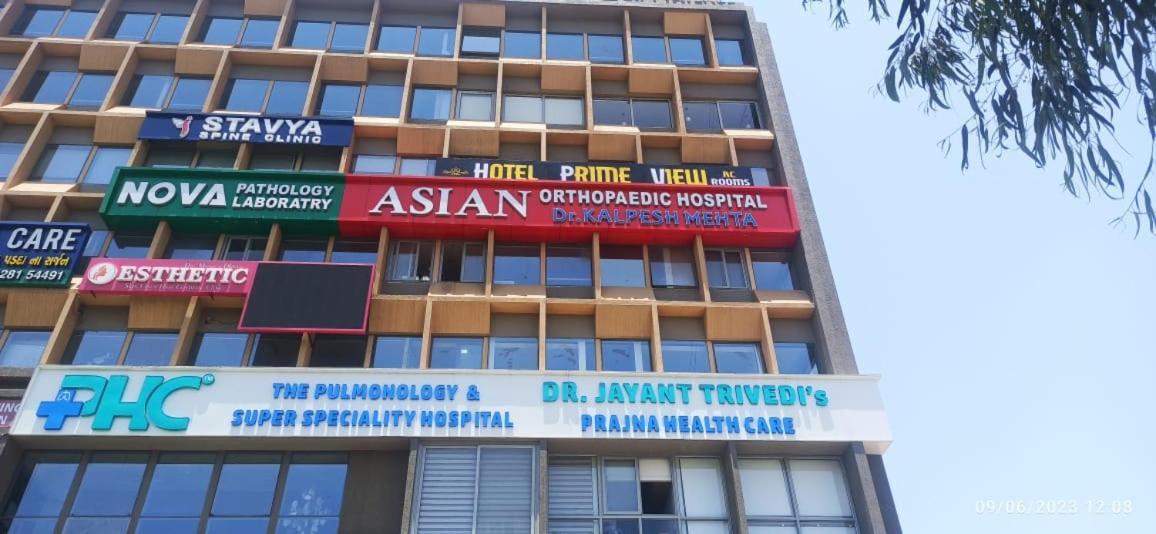 Prime View Hotel Ahmedabad Bagian luar foto